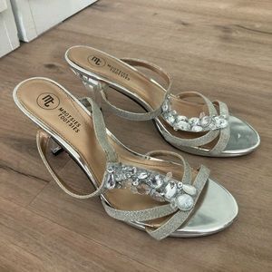 Mootsies Tootsies Silver Size 9 Glitter Jewel Embellished 3” heel